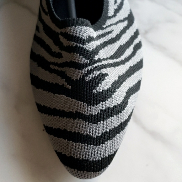 Breifola Gray and Black Zebra Striped Cotton Knit Pointed Toe Flat Size 11 - Picture 4 of 9